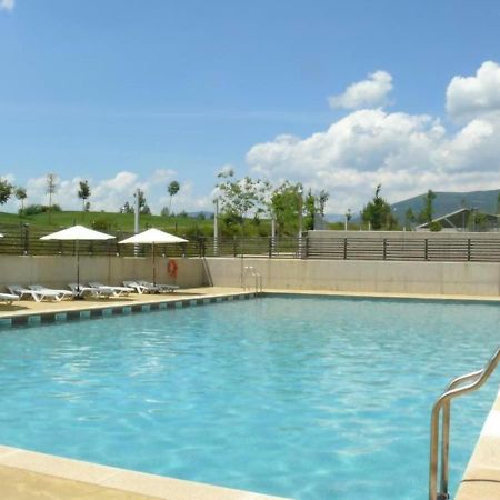 Precioso Apartamento Campo Golf Хуеска Екстериор снимка